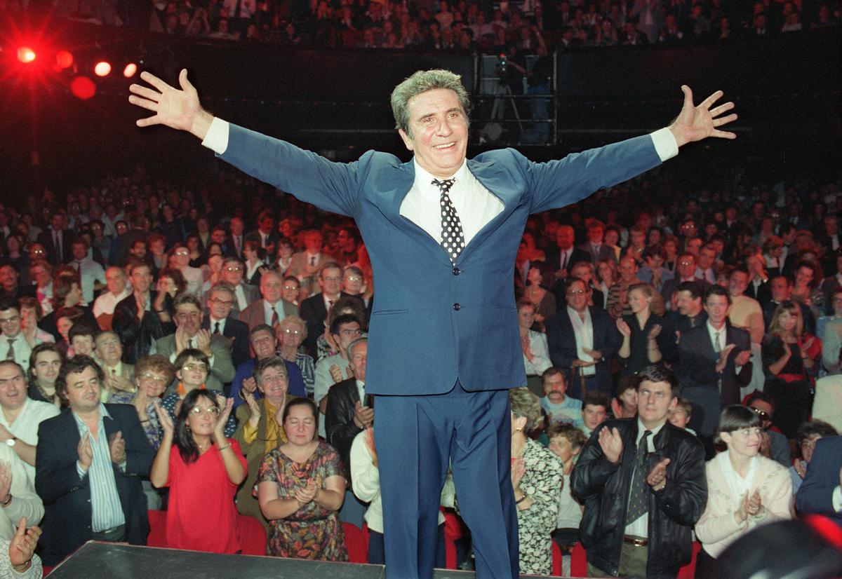 Mémoire de Gilbert Bécaud : sa fille Emily monte au créneau pour défendre son héritage