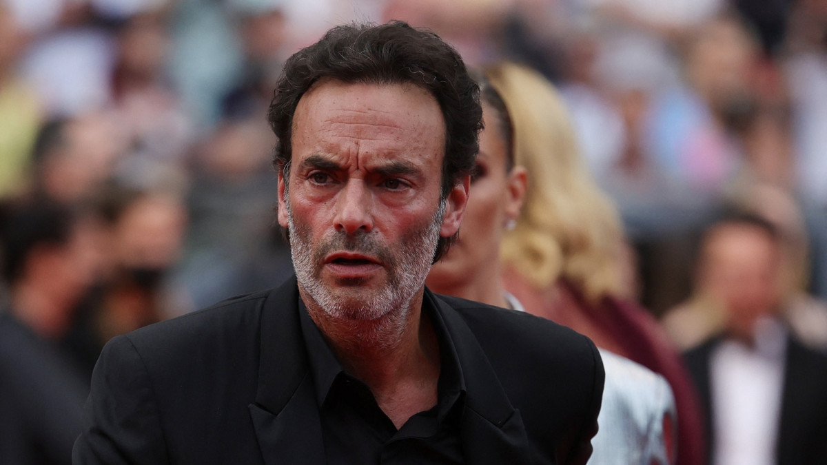 Alain Delon : son fils Anthony Delon porte plainte suite à un vol dans la chambre forte de Douchy