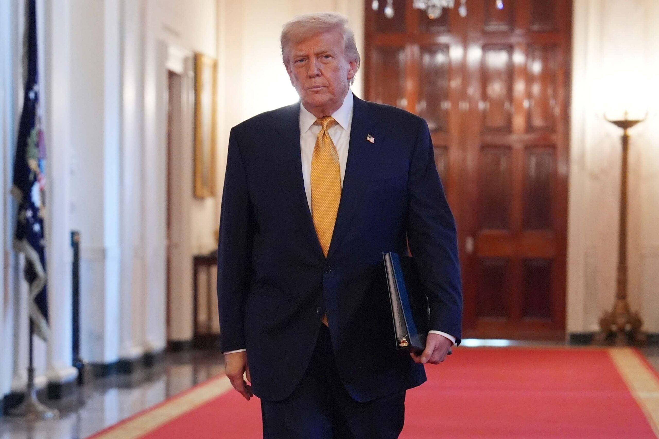 Donald Trump malade ? Un détail sur son visage relance les rumeurs sur sa santé