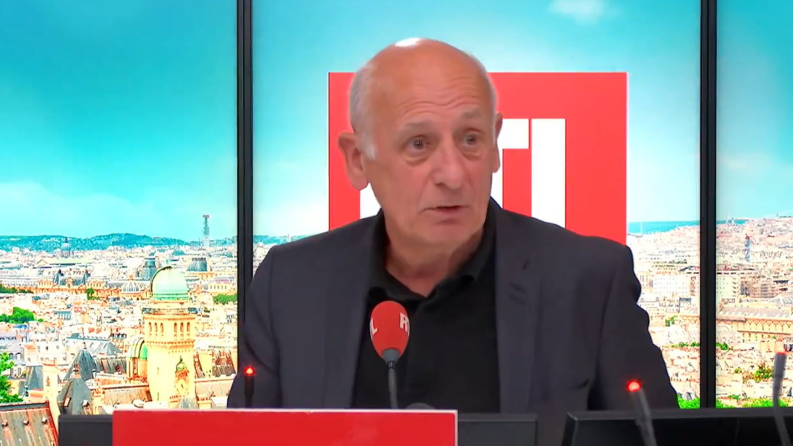 Jean-Michel Aphatie et son livre sur Cyril Hanouna : &quot;On ne peut pas dire n'importe quoi quand...&quot;