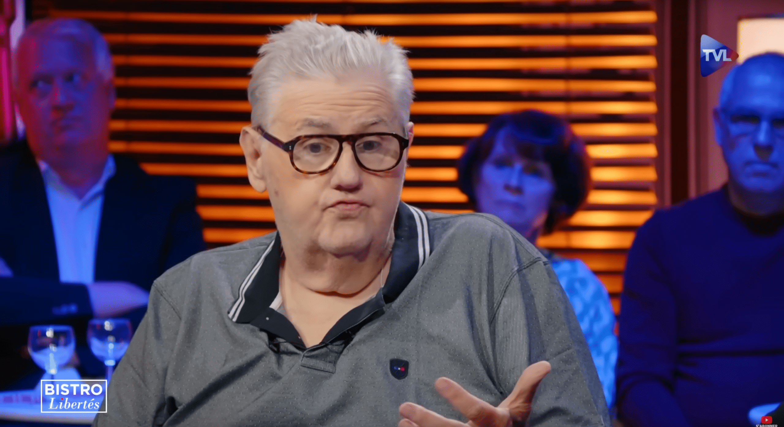 Pierre Ménès : ses déclarations sur le football et l’Équipe de France font polémique &quot;Onze noirs&quot;