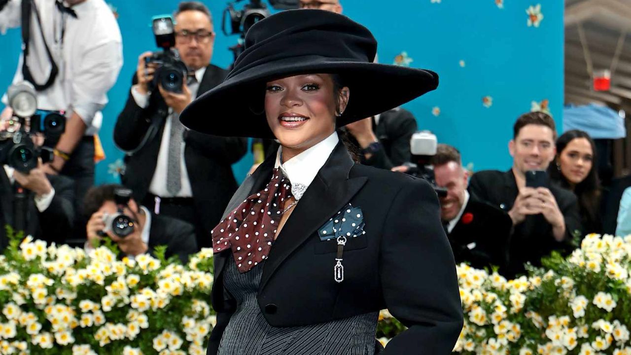Rihanna maman pour la troisième fois ! Elle partage une tendre photo de son bébé