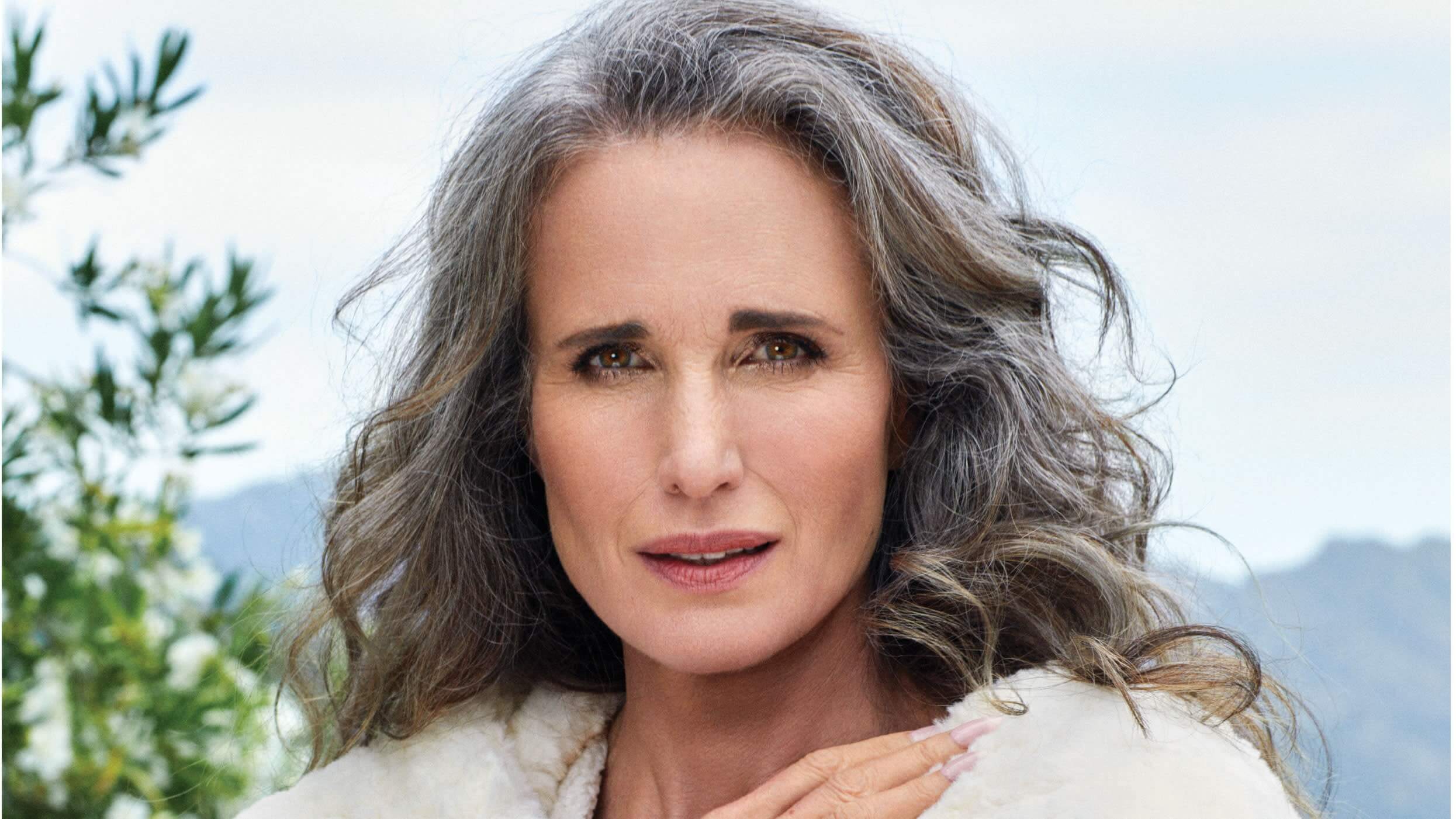 Andie MacDowell s’insurge contre l’âgisme : &quot;En vieillissant, on nous a rabaissées&quot;
