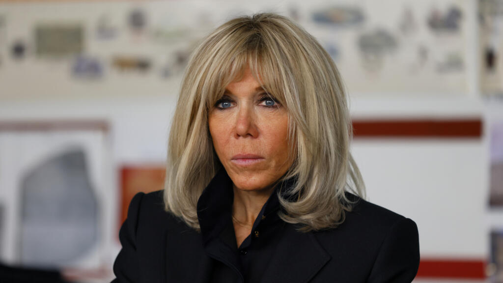 Brigitte Macron cible de rumeurs transphobes : les habitants de sa ville natale volent à son secours Brigitte Macron cible de rumeurs transphobes : les habitants de sa ville natale volent à son secours