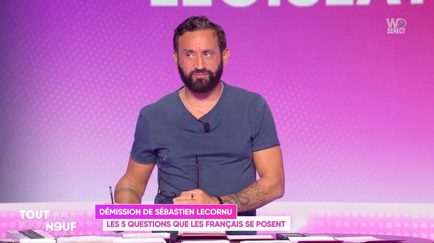 TBT9 : un drapeau surgit dans le public, Cyril Hanouna interrompt l’émission