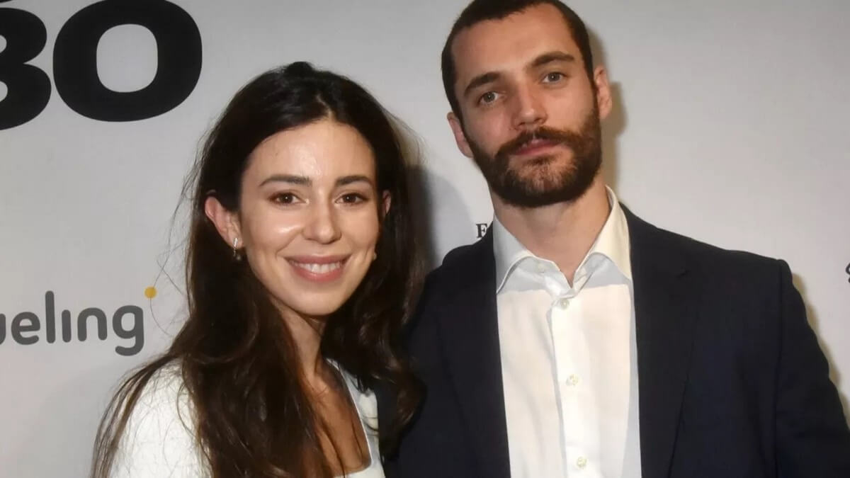 Louis Sarkozy bientôt papa, sa compagne partage une nouvelle photo de son baby bump