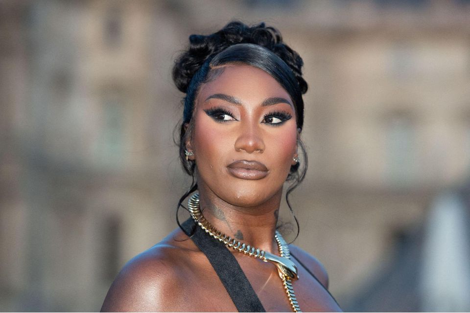 Aya Nakamura : ses fans indignés après l'achat de leur billet pour son concert au Stade de France Aya Nakamura : ses fans indignés après l'achat de leur billet pour son concert au Stade de France