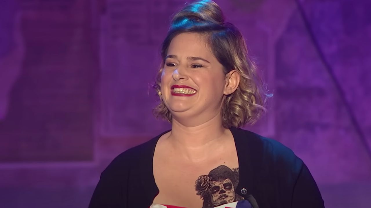 Destinataire d’un colis piégé, Élodie Poux répond avec humour : &quot;Je préférerais des chocolats&quot;