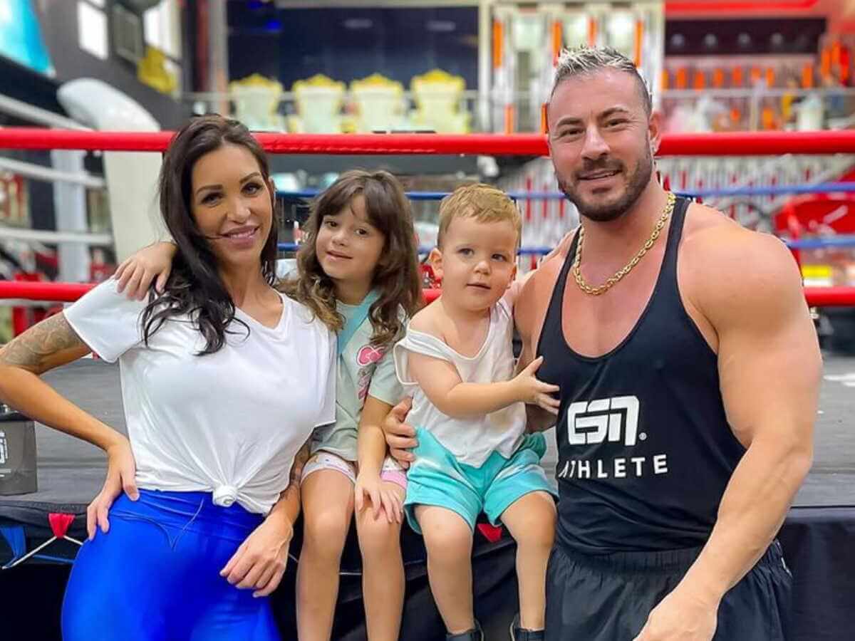Julia Paredes : son ex l’accuse de lui interdire de &quot;voir ou appeler&quot; leurs enfants… elle réplique !