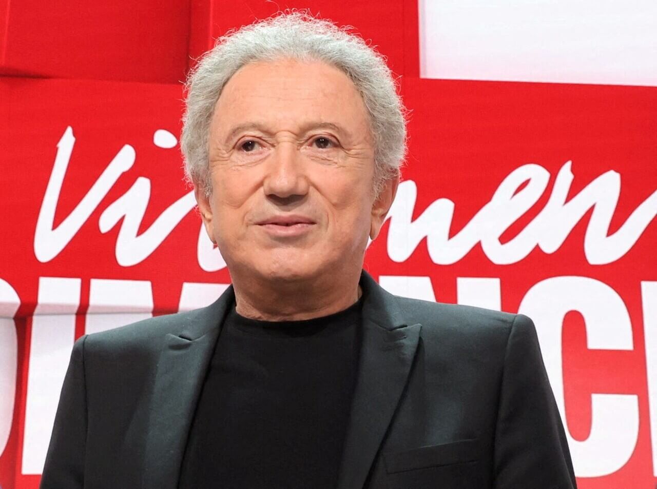 Michel Drucker agressé par une fan érotomane : &quot;Elle m’a serré très fort les...&quot;