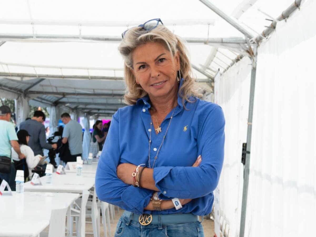 Caroline Margeridon s’explique sur la polémique du pendentif flouté sur France 2 : &quot;Ça fait 9 ans…&quot;