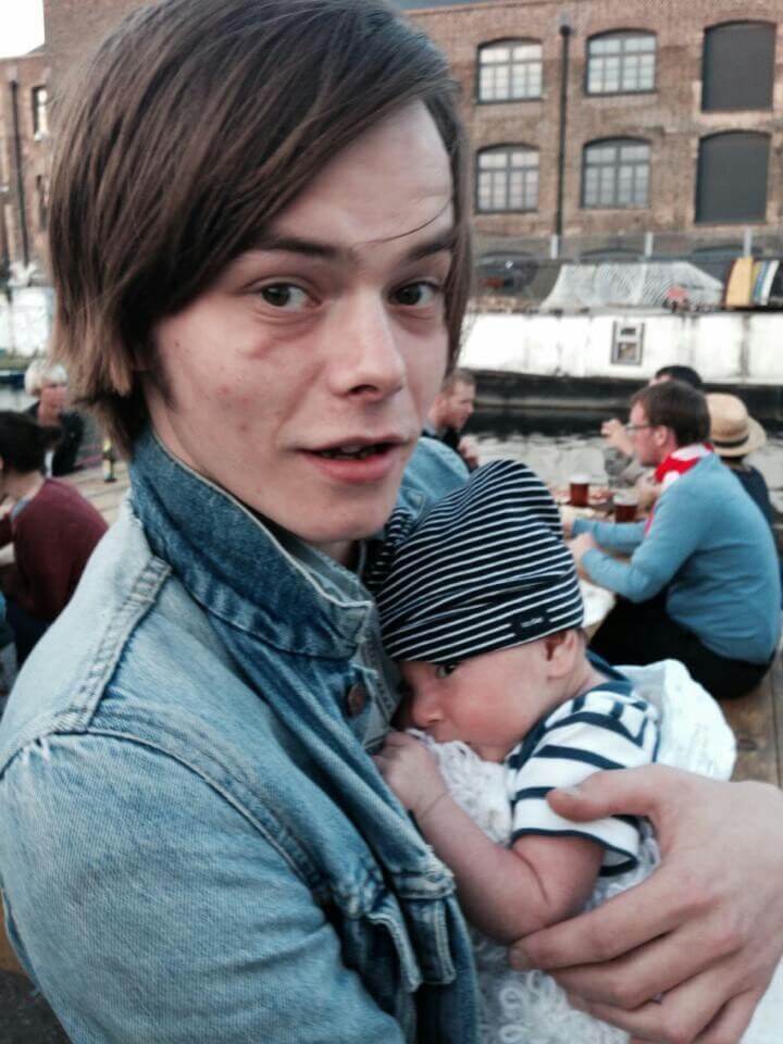 Charlie Heaton (Stranger Things) papa : les rares révélations sur sa paternité cachée