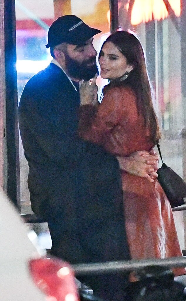 Emily Ratajkowski en couple avec un célèbre réalisateur français ?