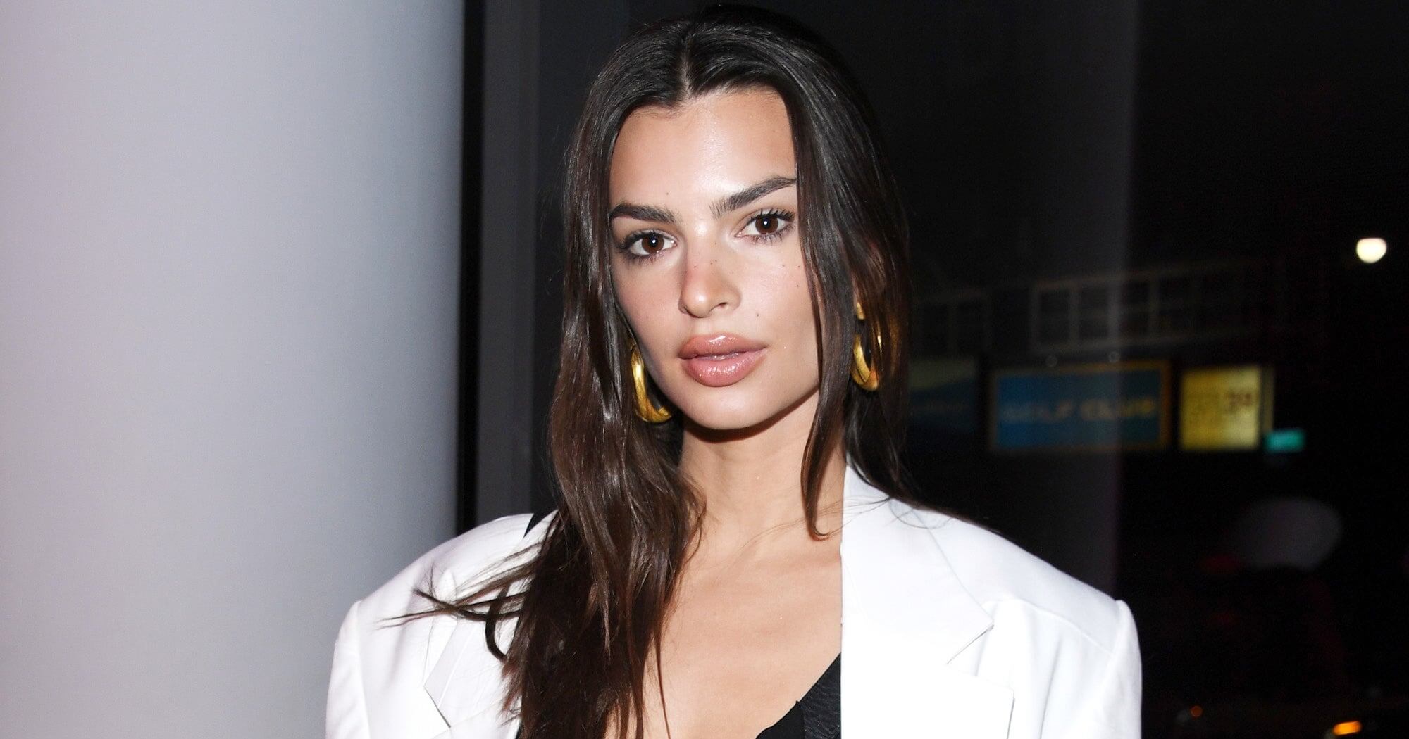 Emily Ratajkowski en couple avec un célèbre réalisateur français ?