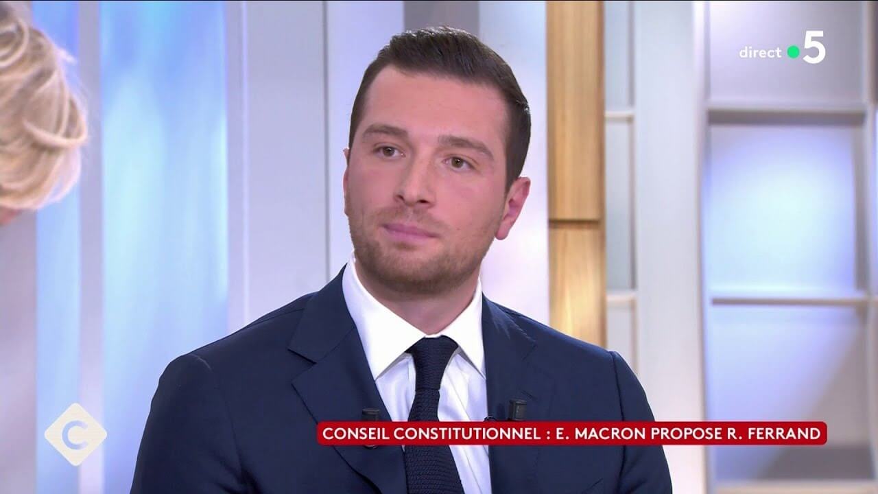 C à vous : Jordan Bardella recadre sèchement un chroniqueur... &quot;Moi je fais, vous, vous commentez…&quot;