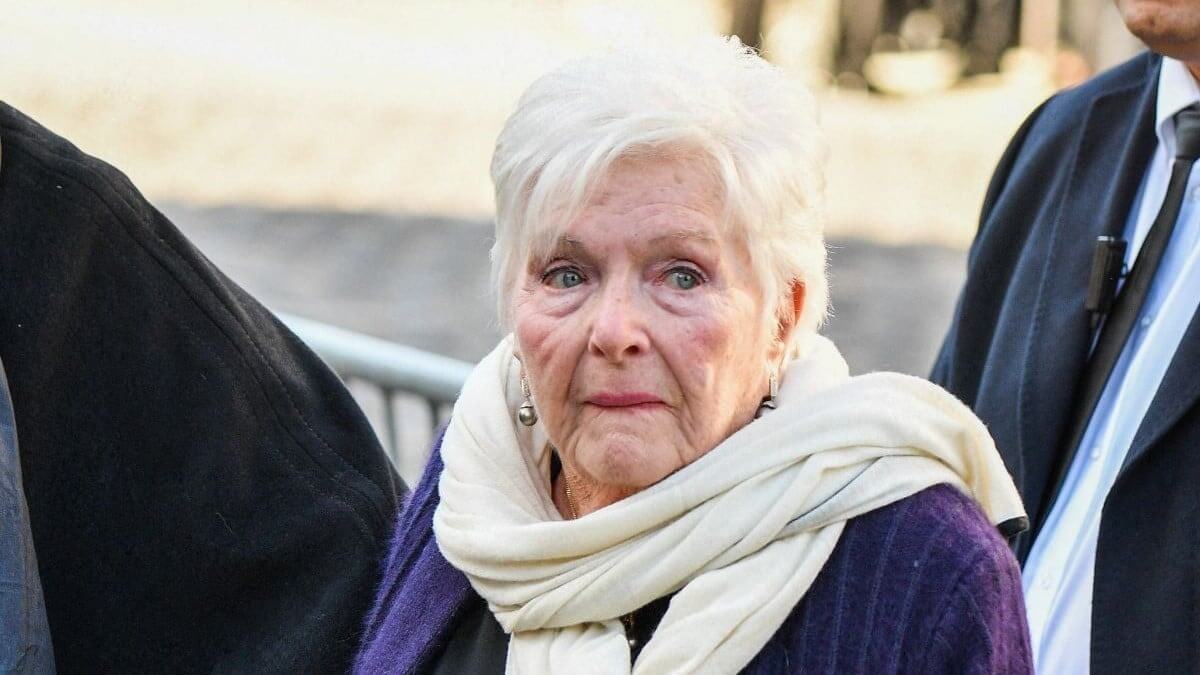 Line Renaud s'en prend à un célèbre président : &quot;C'est une cloche !&quot;