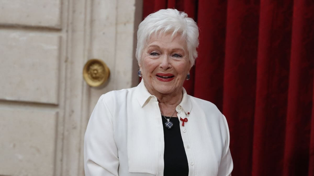 Line Renaud s'en prend à un célèbre président : "C'est une cloche !"