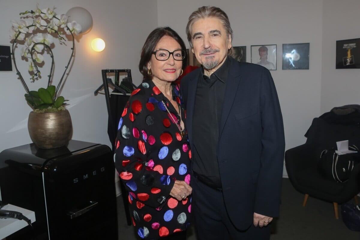 Serge Lama évoque son coup de foudre pour Nana Mouskouri : &quot;J'étais très amoureux d'elle&quot;