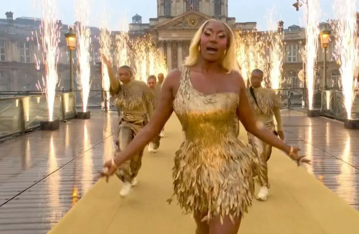 Jeux olympiques de Paris : Aya Nakamura évoque sa conversation avec Emmanuel Macron &quot;Il me dit...&quot;