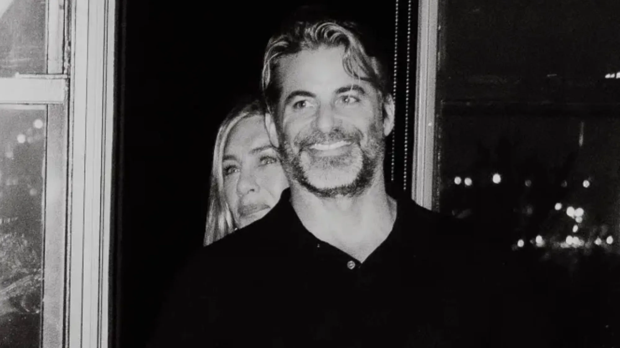 Jennifer Aniston se confie sur son compagnon Jim Curtis : &quot;Il est assez extraordinaire&quot;