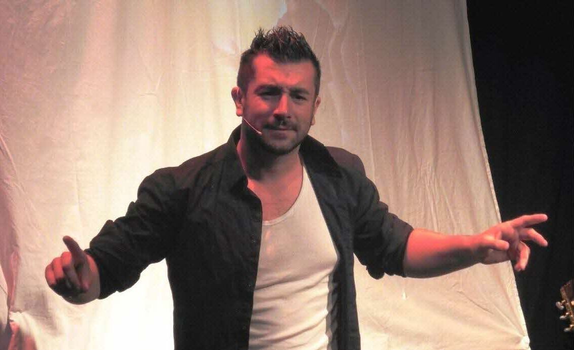 Anthony Joubert victime d’une agression physique dans le TER, l’humoriste dévoile son visage tuméfié