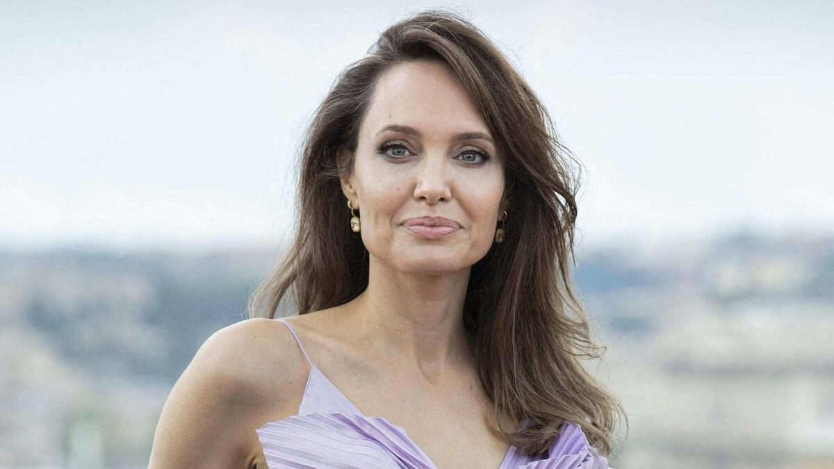 Angelina Jolie montre les cicatrices de sa double mastectomie