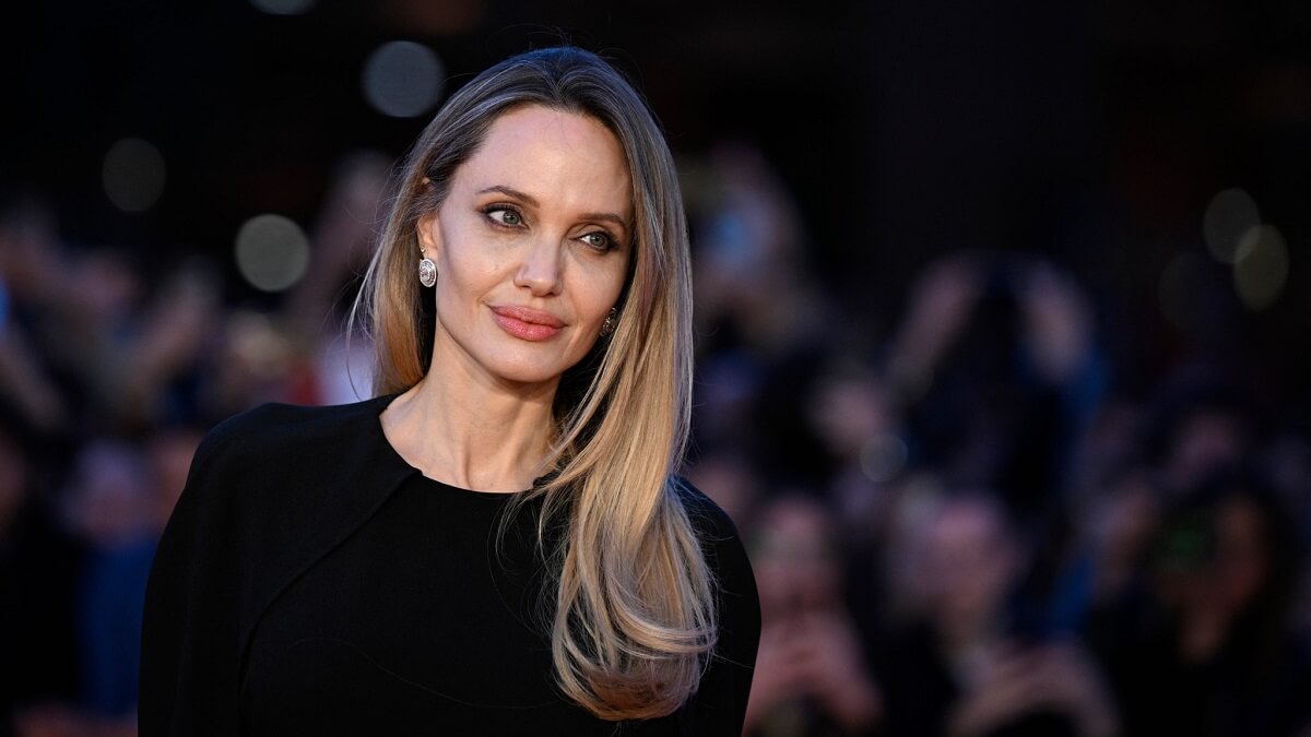 Angelina Jolie montre les cicatrices de sa double mastectomie
