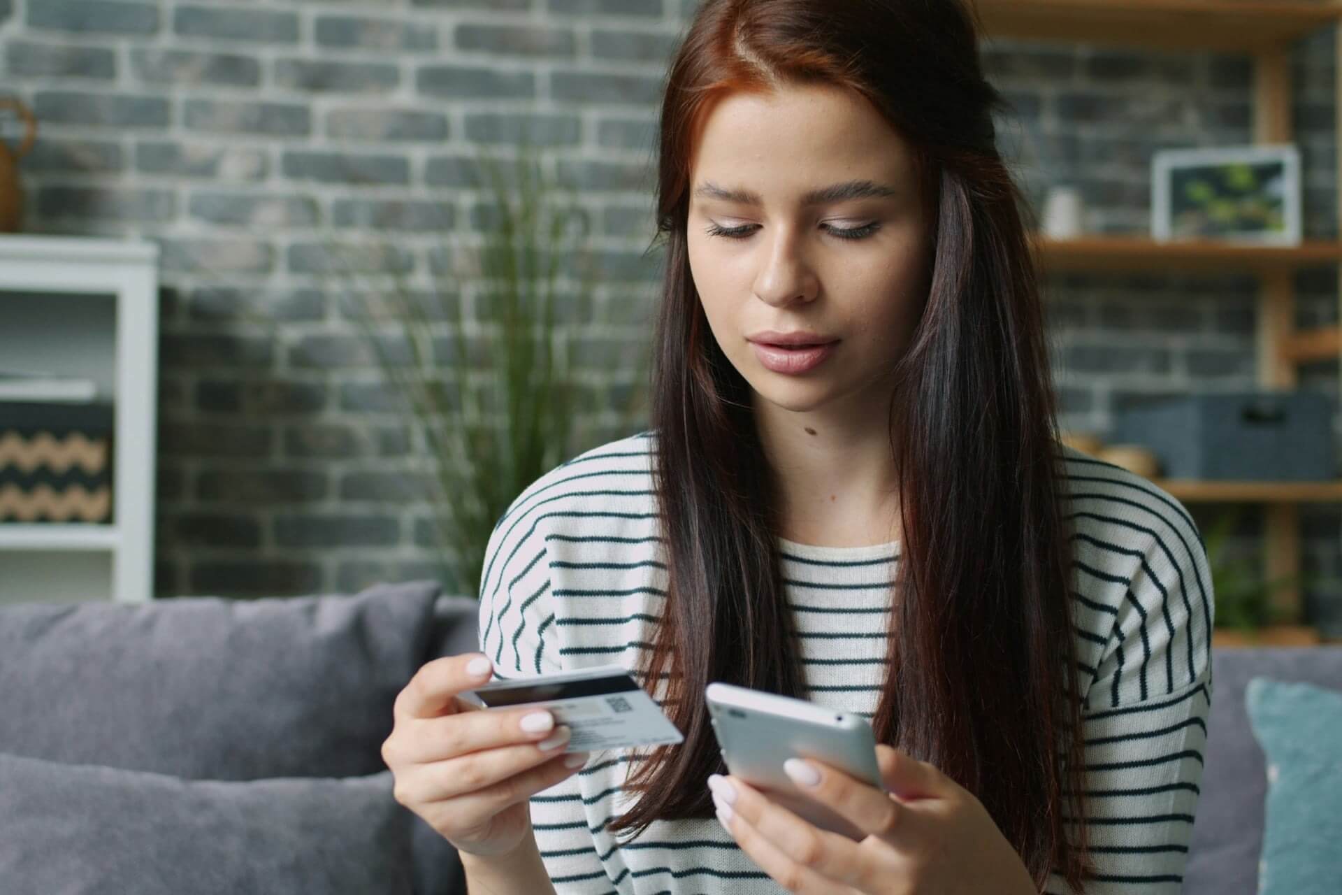 Taylor Swift, Billie Eilish, Sabrina Carpenter : escroqués en ligne, leurs fans perdent des milliards en 2025