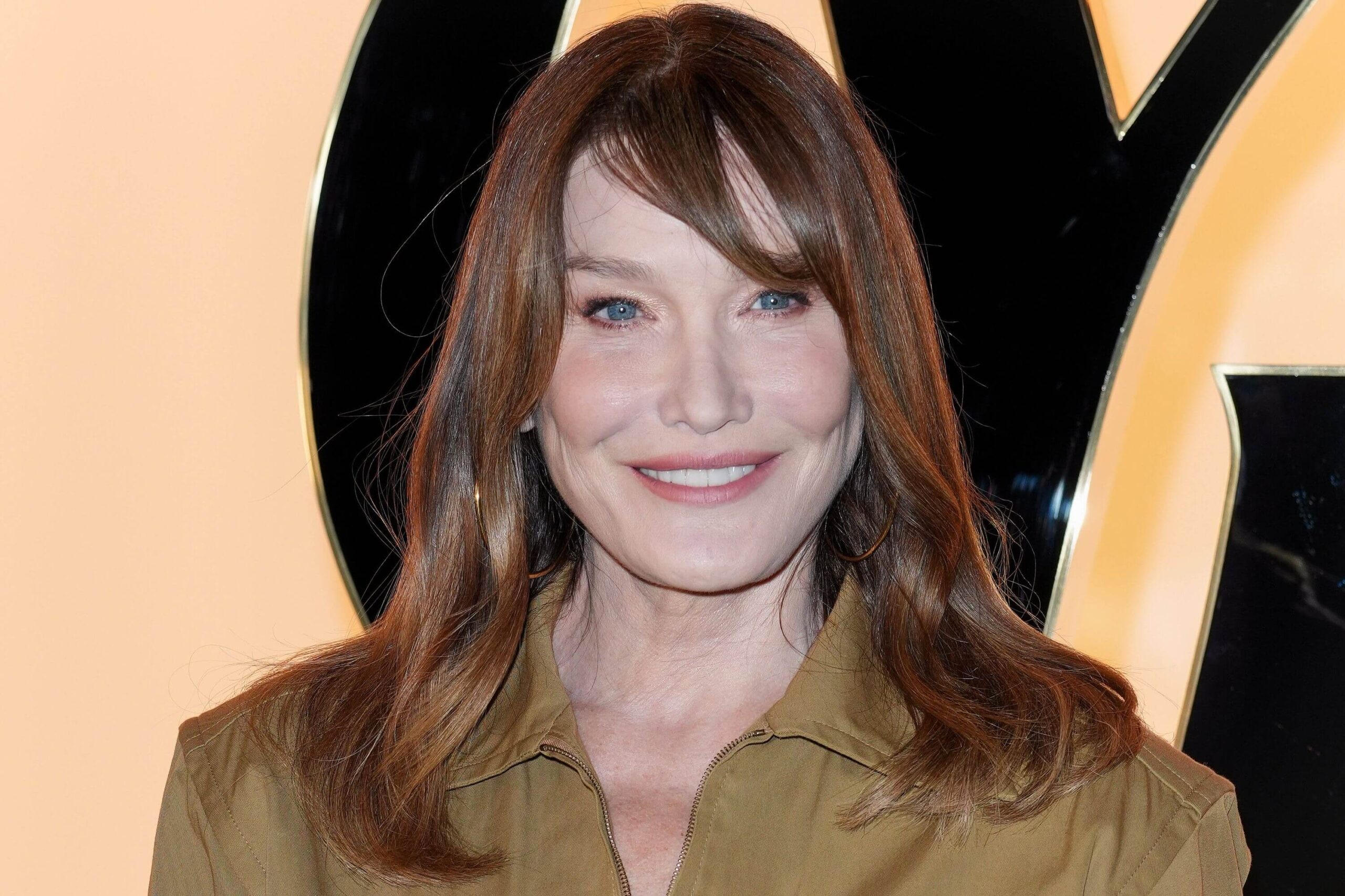 Carla Bruni face au cancer : la femme de Nicolas Sarkozy annonce la fin de son traitement