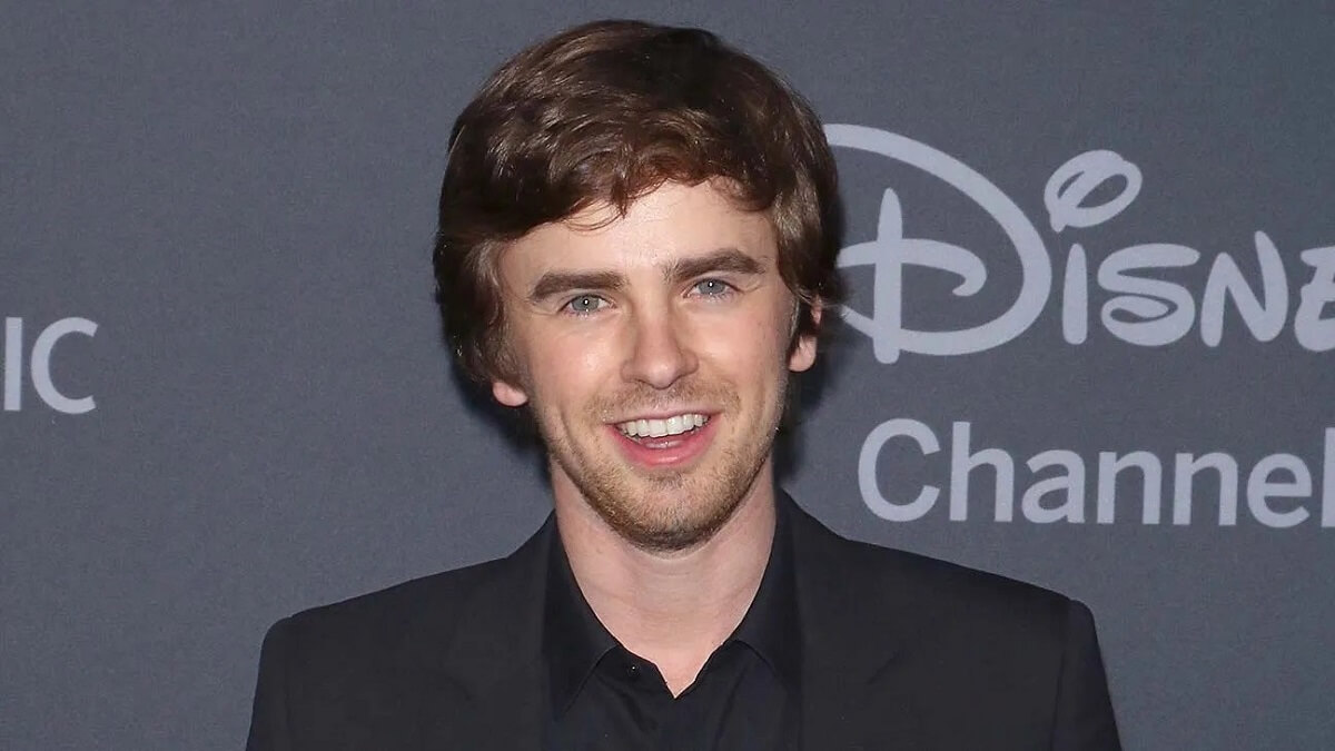 Freddie Highmore (Good Doctor) : cette actrice avec laquelle il a entretenu une idylle à l’adolescence