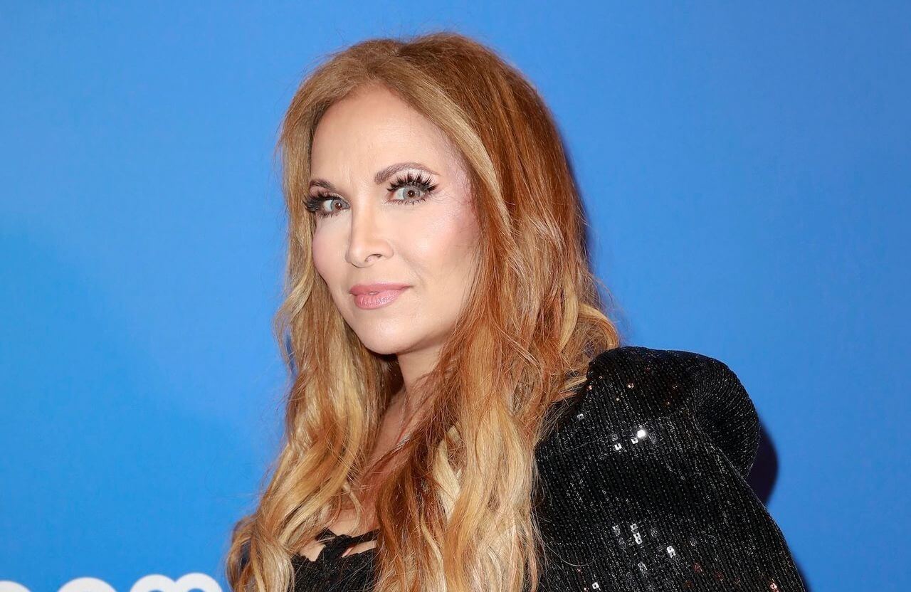 Hélène Ségara revient sur ce geste inattendu face à un artiste de Notre-Dame de Paris : "Je l’ai cogné…"