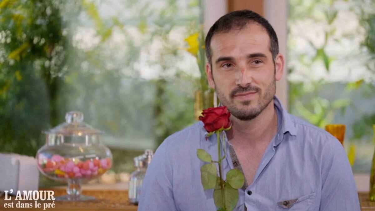 Julien (ADP) revient sur sa rupture avec Louise, "Elle m'a annoncé que c'était fini par message"