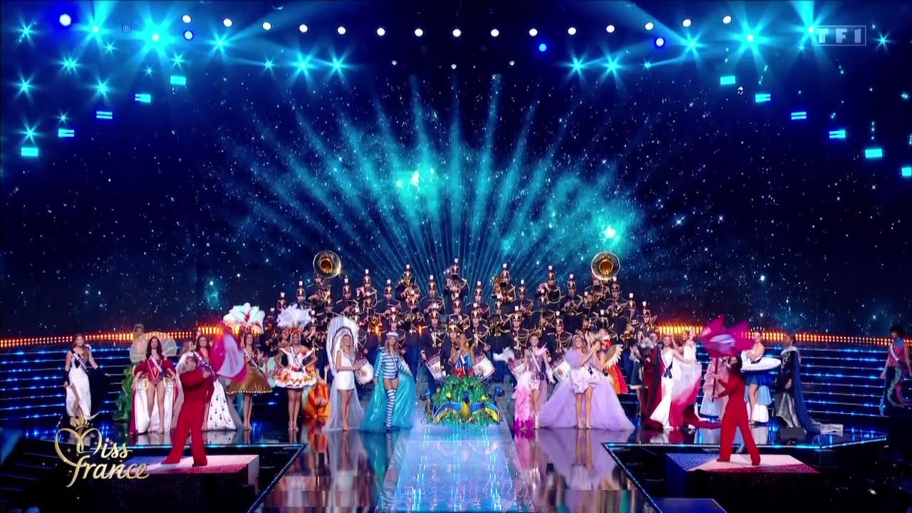 Miss France 2026 : &quot;Ils aiment trop le buzz&quot;, la Garde républicaine fait réagir les internautes !