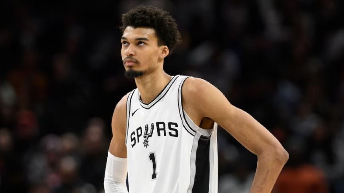 Victor Wembanyama en deuil : le jeune basketteur bouleversé en conférence de presse