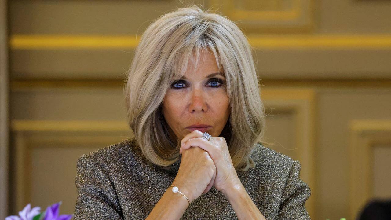 &quot;Sales connes&quot; : Brigitte Macron en pleine polémique, son entourage réagit &quot;Elle n’approuve pas…&quot;