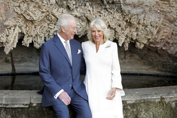 Camilla Parker Bowles : pourquoi la reine consort du Royaume-Uni fête Noël sans ses enfants