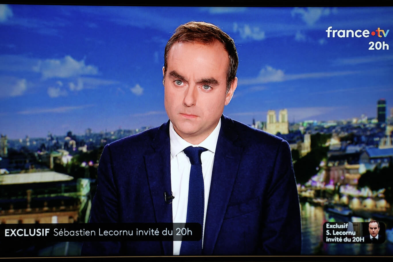 Sébastien Lecornu fait rire Marine Le Pen avec une blague… qui pourrait énerver Jordan Bardella !