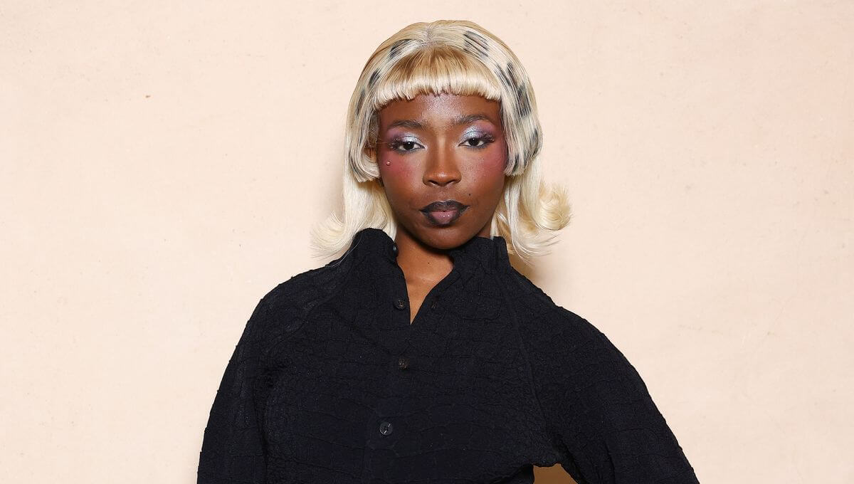 Théodora qualifie la France de &quot;pays raciste&quot;... Un député s’en mêle : &quot;Quand on ne sait pas chanter…&quot;