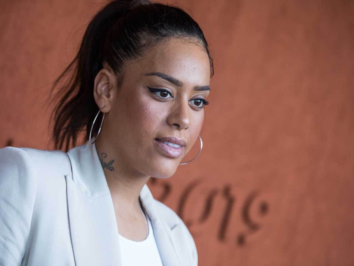 Amel Bent répond aux attaques visant la troupe des Enfoirés : "Je trouve ça ridicule…"