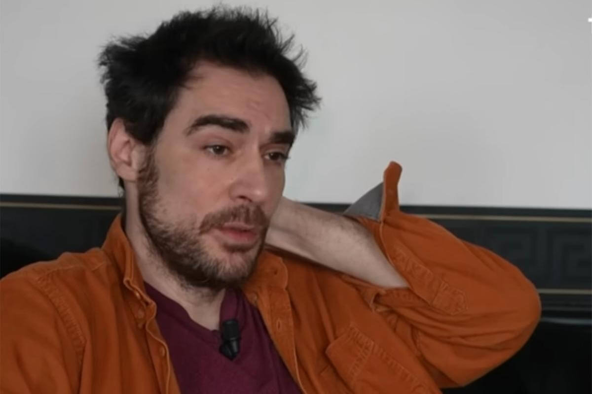 Arnaud Denis : le comédien qui réclame l’euthanasie et porte plainte pour "blessures involontaires"