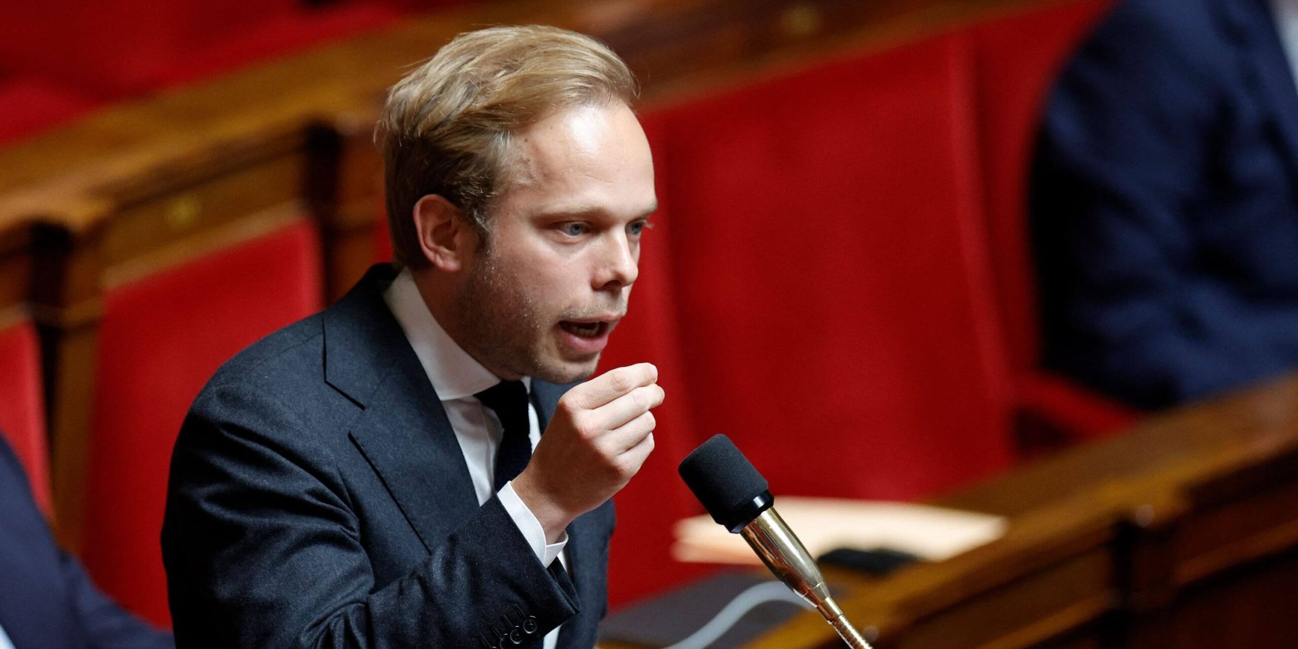 Nagui répond au député qui l'accuse de "s'enrichir sur l'argent public" : "Je hante votre esprit…"