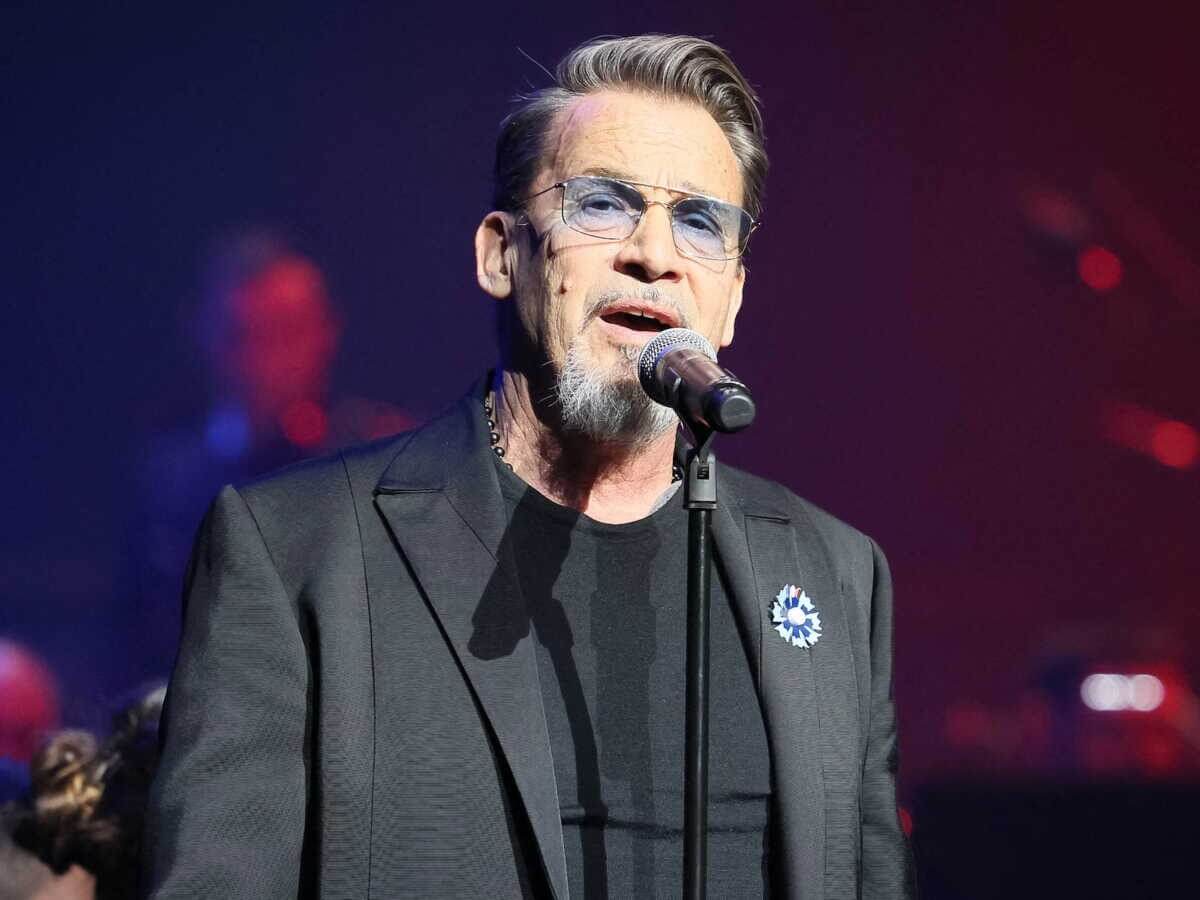 Florent Pagny évoque sa rémission devant son public : "J'ai un mot du docteur…"