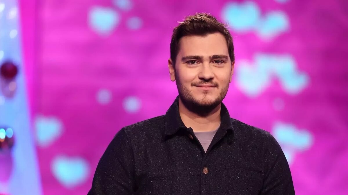 Jeff Panacloc : l’humoriste a demandé sa compagne en mariage dans un lieu cher à son cœur