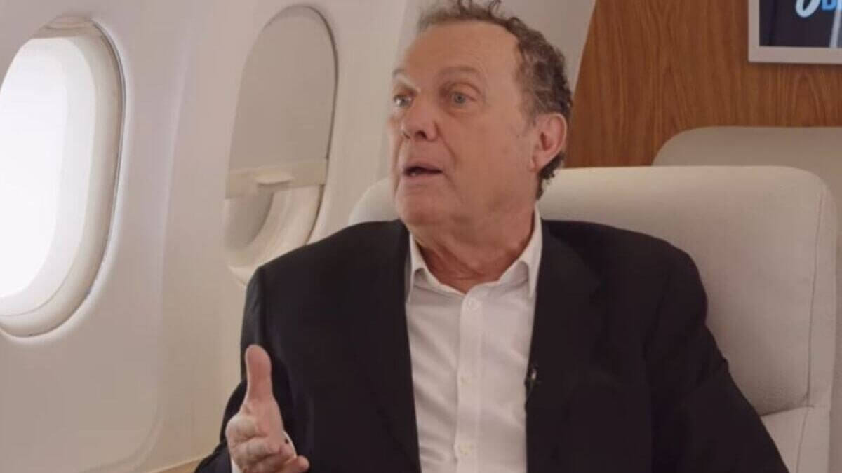 Julien Lepers dévoile son salaire grâce à ses royalties : "Je me débrouille très bien"