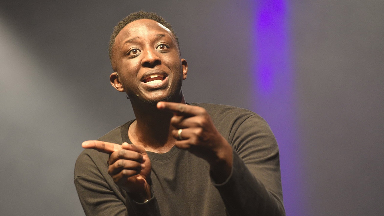 Ahmed Sylla : le comédien fond en larmes en évoquant le tournage du film Super Papa