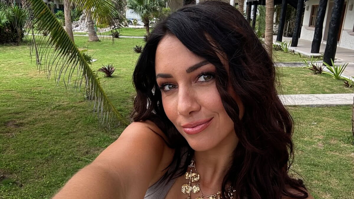 Delphine Wespiser blessée par les critiques après sa prise de poids : "Ça fait hyper mal"