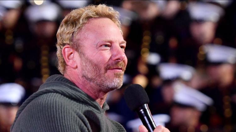 Ian Ziering (DALS) en larmes en évoquant Luke Perry et Shannen Doherty : "Un deuil difficile"