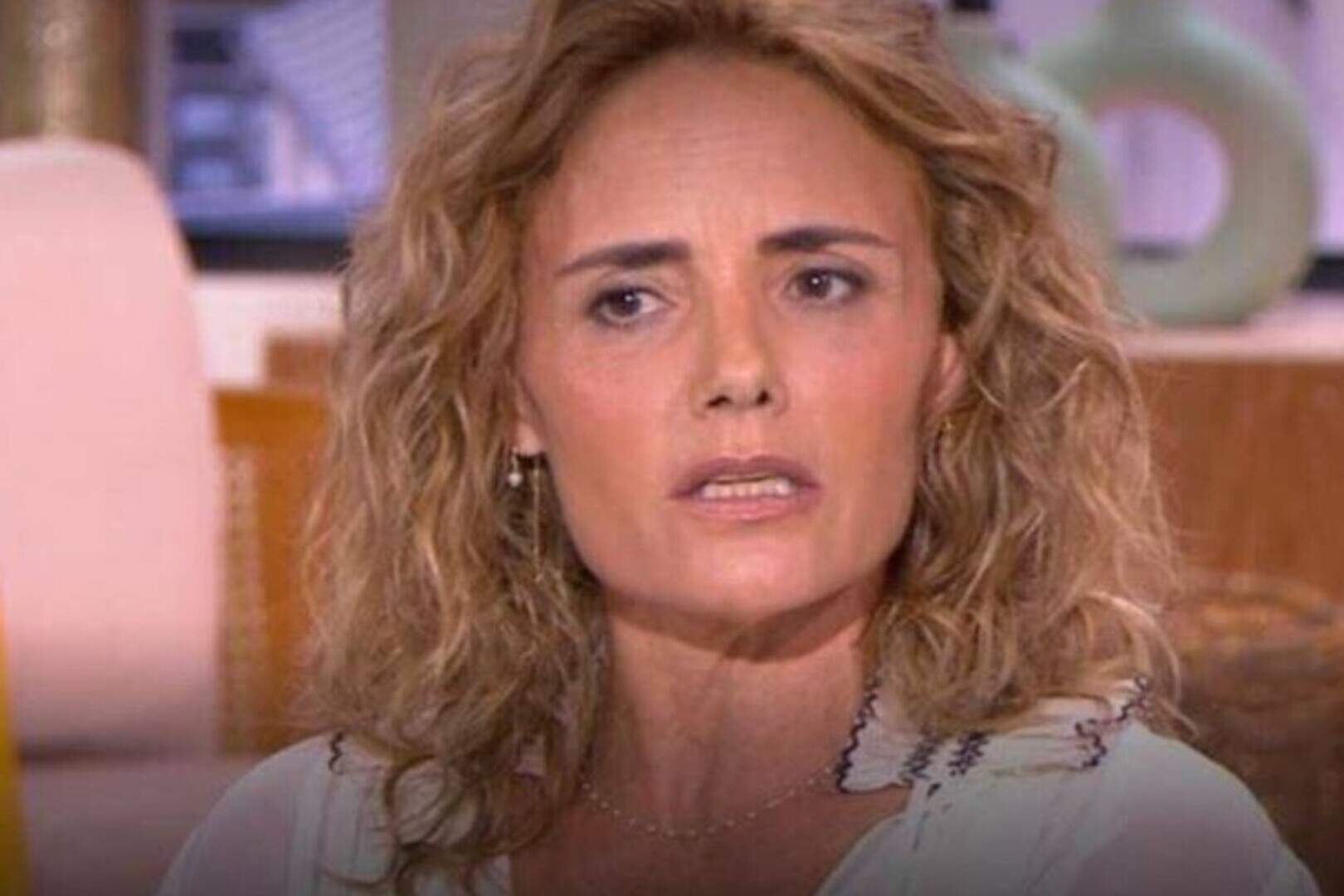 Affaire du faux Brad Pitt : Anne Deneuchatel attaque ses banques en justice ! "Un contrôle minimum"