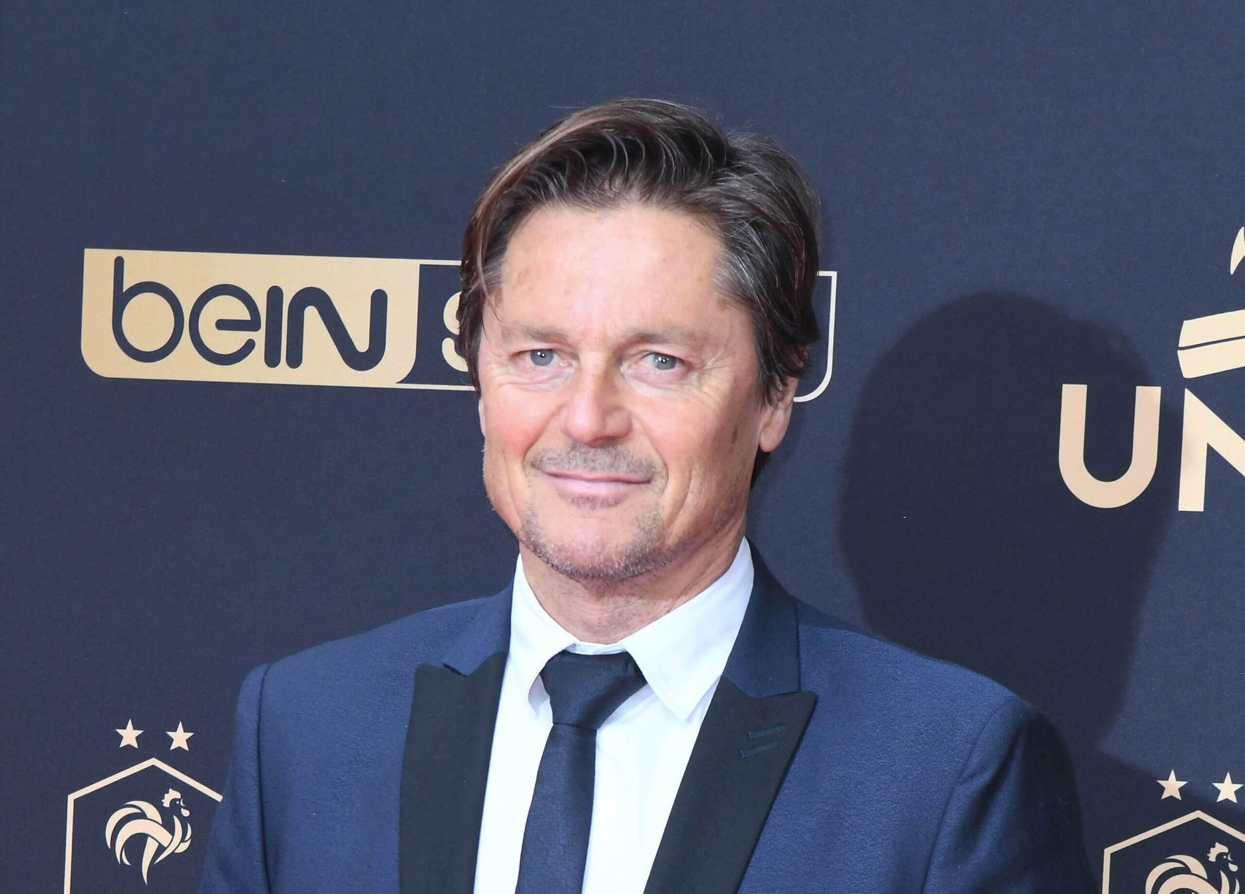 Lucas Bravo (Emily In Paris) : son père Daniel Bravo suspendu par beIN Sports... Que s’est-il passé ?