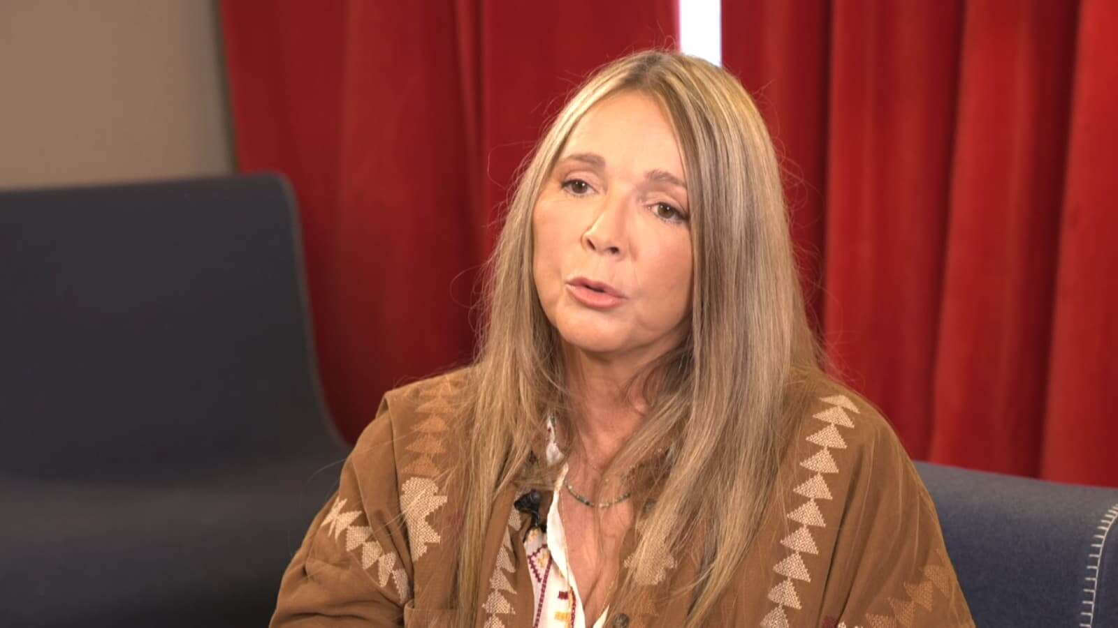 Hélène Rollès : son duo inattendu avec une star américaine de la chanson